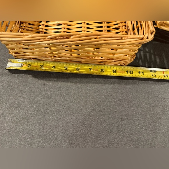 Wicker Picnic Basket with Leather Straps - Picture 5 of 11